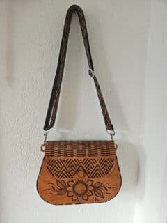 Schoudertas van hout in bruin